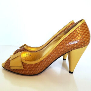 Jessica Bennett Pointed Peep Toe Woven Leather Pump Shoes Tan Gold Tone Size 9